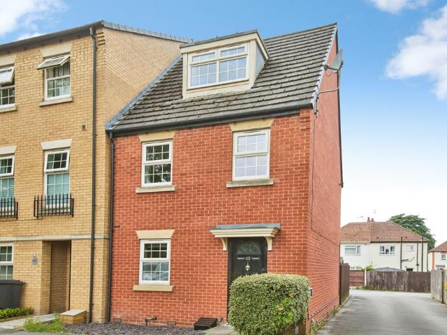 3 bedroom terraced bungalow for sale