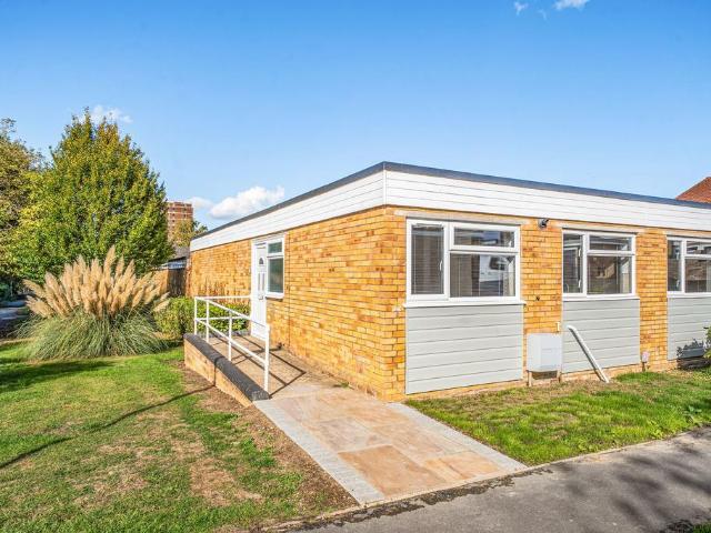 3 bedroom terraced bungalow for sale
