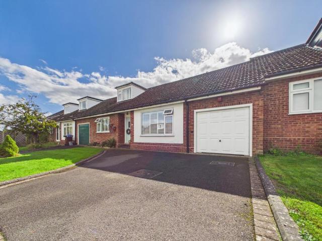 3 bedroom terraced bungalow for sale