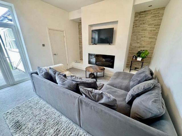 3 bedroom terraced bungalow to rent