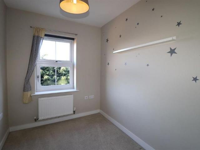 3 bedroom terraced bungalow to rent