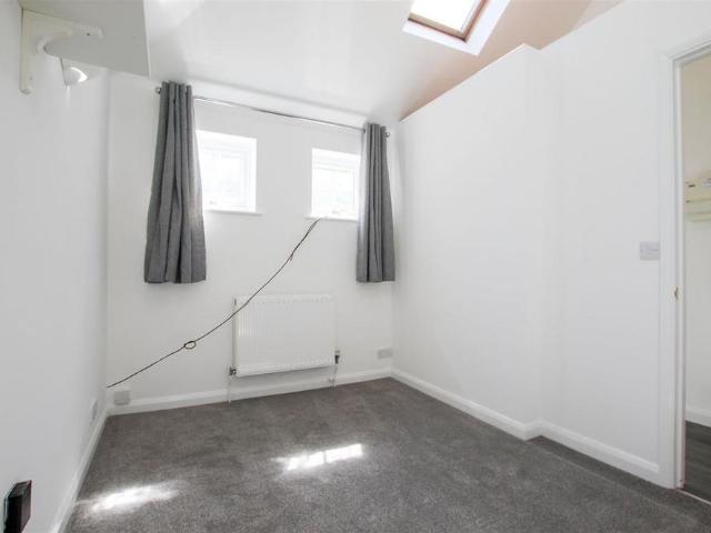 3 bedroom terraced bungalow to rent