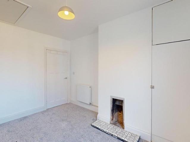 3 bedroom terraced bungalow to rent