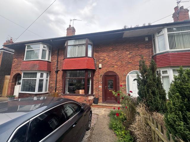 3 bedroom terraced garage/parking space to rent