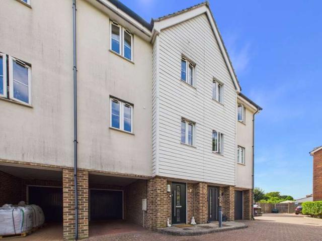 3 Bedroom Terraced House