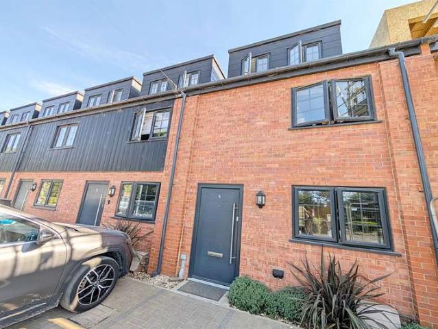 3 Bedroom Terraced House