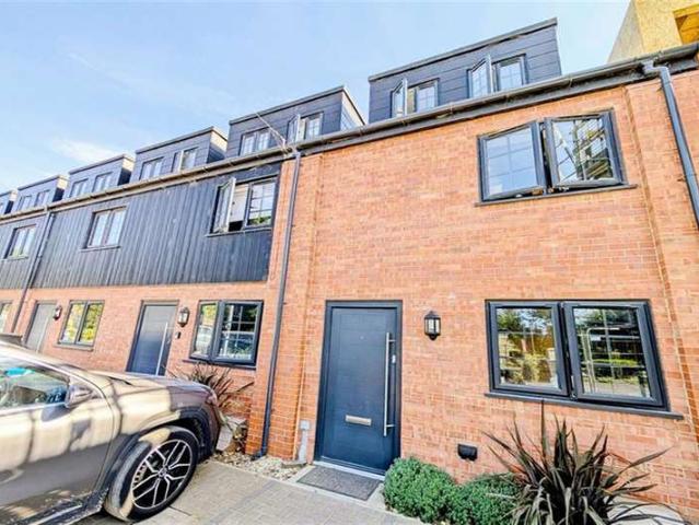 3 Bedroom Terraced House