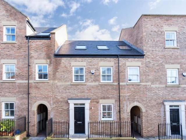 4 Bedroom Terraced House