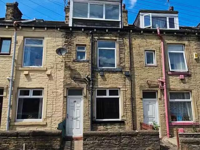 3 bedroom terraced house for rent in Coventry Street, Bradford.