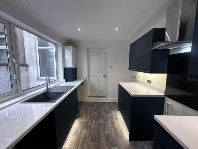 3 bedroom terraced house for rent in Convamore Road, Grimsby.