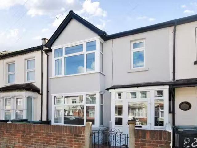 3 bedroom terraced house for rent in Campbell Road, Gravesend.