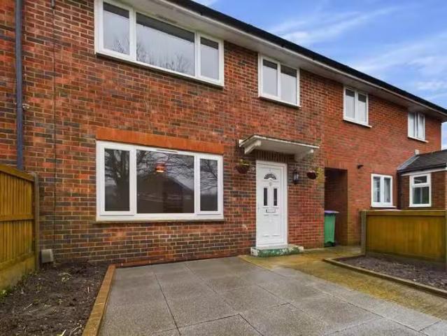 3 bedroom terraced house for rent in Canada Close, Cheriton, C.