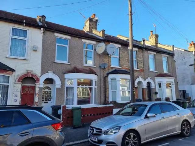 3 bedroom terraced house for rent in Carlton Road, Leytonstone.