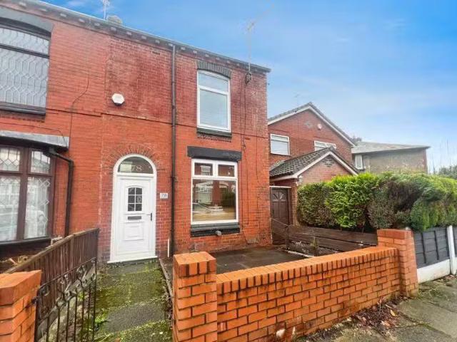 3 bedroom terraced house for rent in Carlton Street, Farnworth.