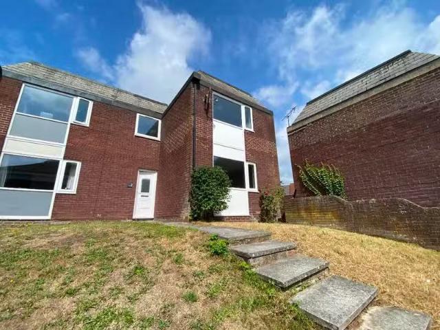 3 bedroom terraced house for rent in Churchill Way, Neston, Ch.
