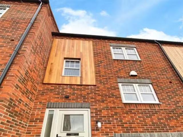 3 bedroom terraced house for rent in Chancery Rise, Nuneaton.