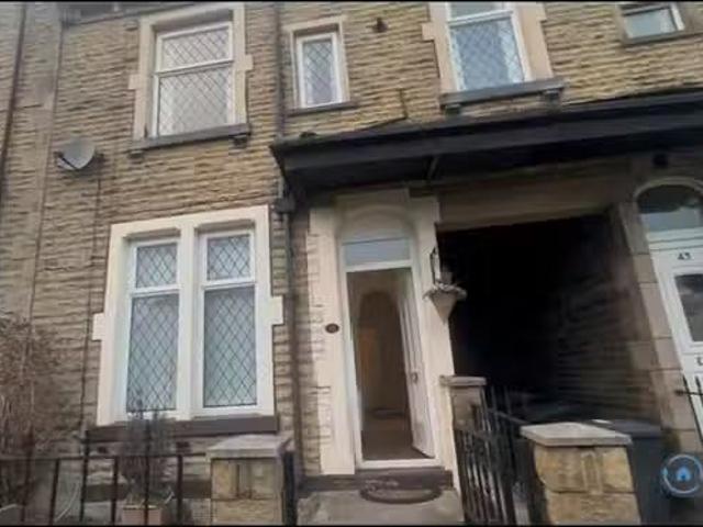 3 bedroom terraced house for rent in Charnwood Road, Bradford.
