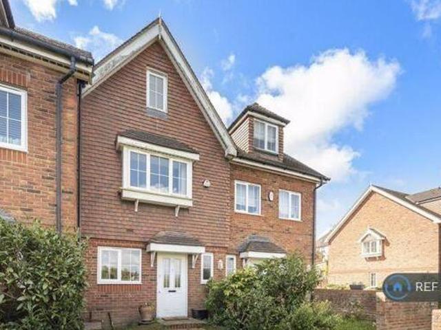 3 Bedroom Terraced House For Rent In Chesham