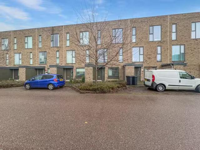 3 bedroom terraced house for rent in Clay Farm Drive, Trumping.