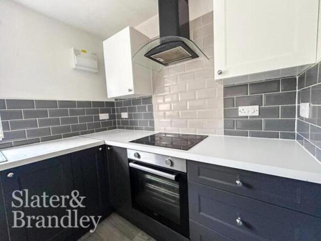 3 bedroom terraced house for rent in Clayfield Close, Nottingham, NG6