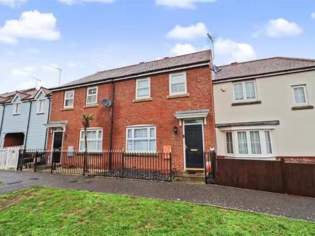 3 bedroom terraced house for rent in Cromwell Road, Flitch Gre.