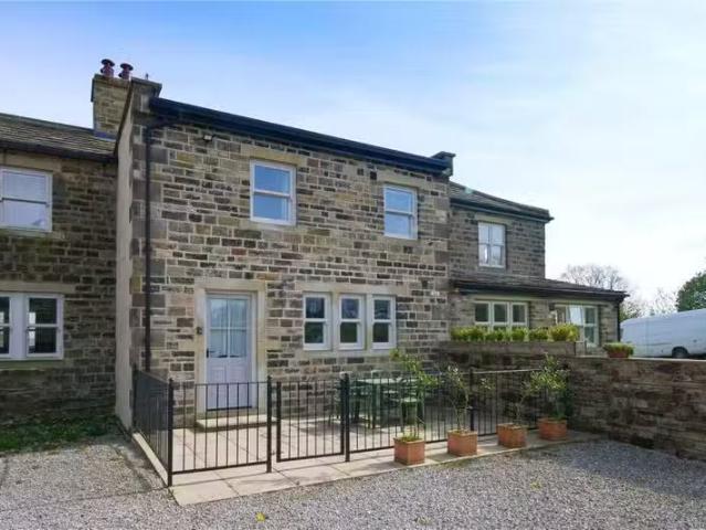 3 bedroom terraced house for rent in Cropper Fold, Eldwick, Bi.