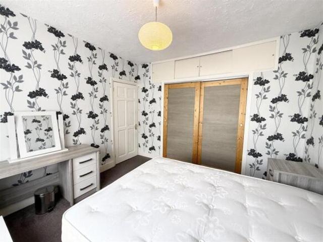 3 bedroom terraced house for rent in Croyland Road, London, N9