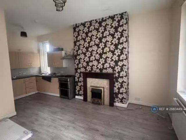 3 bedroom terraced house for rent in Acres Street, Bradford, B.