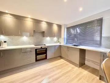 3 bedroom terraced house for rent in Astley Close, Woodrow, Re.