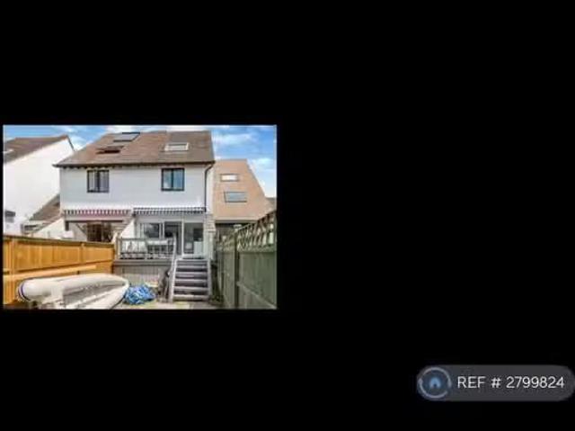 3 bedroom terraced house for rent in Avon Wharf, Christchurch.