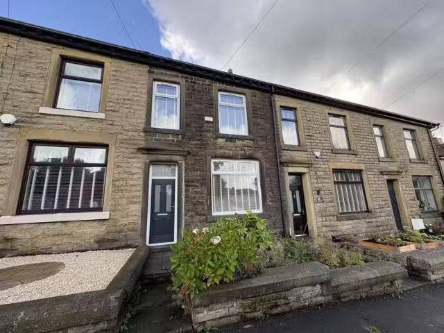 3 bedroom terraced house for rent in Bolton Road North, Edenfi.