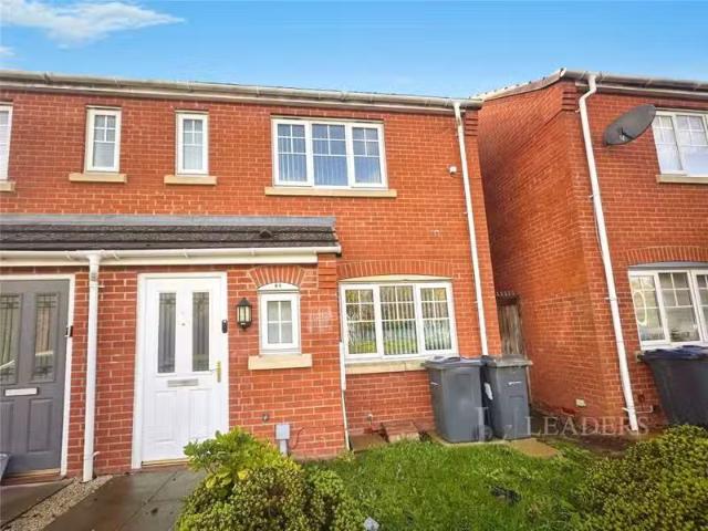 3 bedroom terraced house for rent in Balmoral Way, B14
