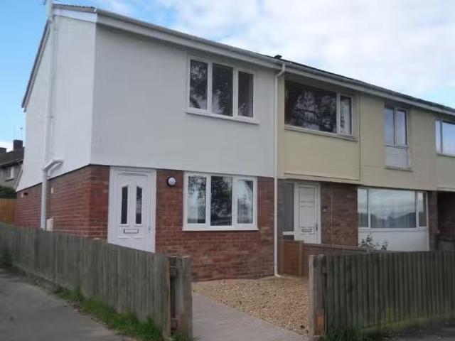 3 bedroom terraced house for rent in Barnard Walk, Keynsham, B.
