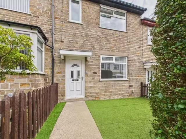 3 bedroom terraced house for rent in Barran Street, Bingley, W.