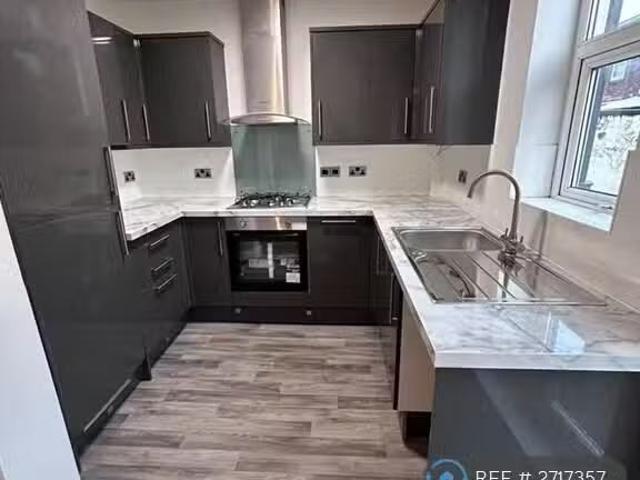 3 bedroom terraced house for rent in Beechwood Avenue, Wallase.