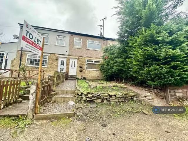 3 bedroom terraced house for rent in Bradley Street, Bradford.