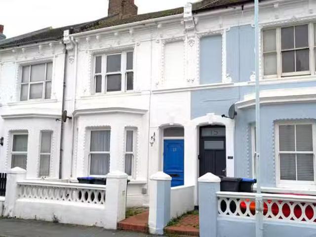 3 bedroom terraced house for rent in Graham Road, Worthing, BN11