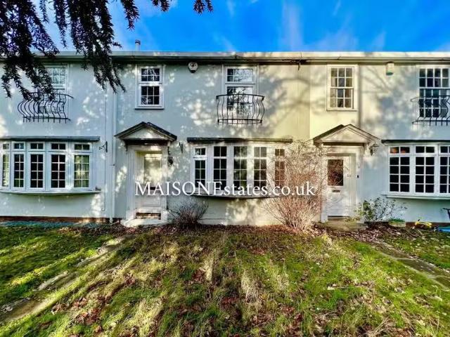 3 bedroom terraced house for rent in Dereham Court, LEAMINGTON.