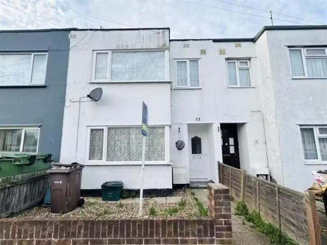 3 bedroom terraced house for rent in Dudley Road, Clacton On S.