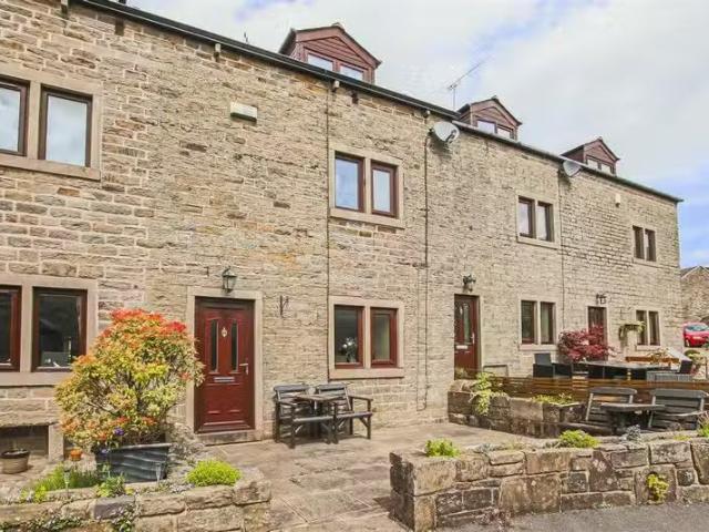 3 bedroom terraced house for rent in Eden Court, Ramsbottom, B.