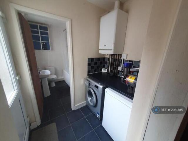 3 bedroom terraced house for rent in Forster St, Nottingham, NG7