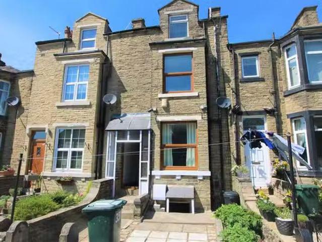 3 bedroom terraced house for rent in Fairbank, Shipley, BD18