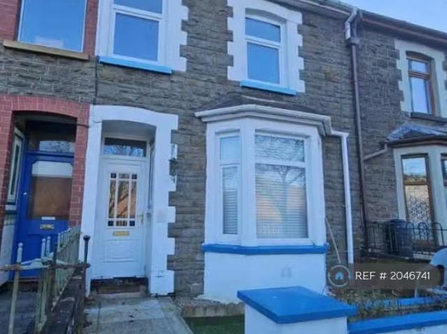 3 bedroom terraced house for rent in Ffaldau Terrace, Ferndale.