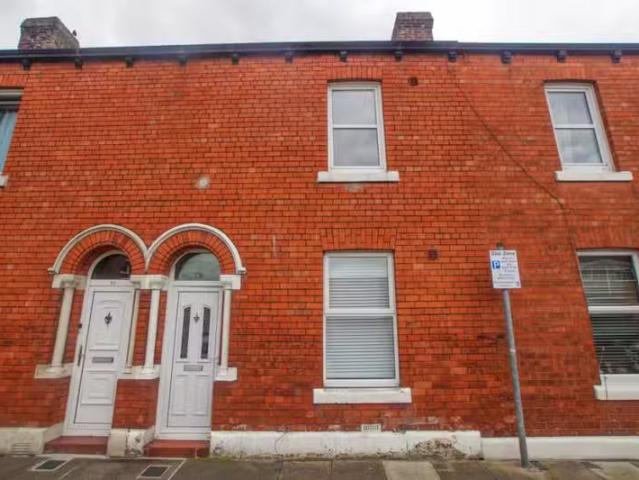 3 bedroom terraced house for rent in Fusehill Street, Off Lond.