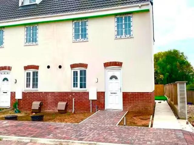 3 bedroom terraced house for rent in Kiln Court, DN3