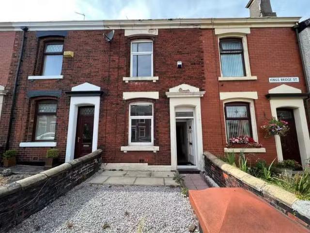 3 bedroom terraced house for rent in Kings Bridge Street, Blac.