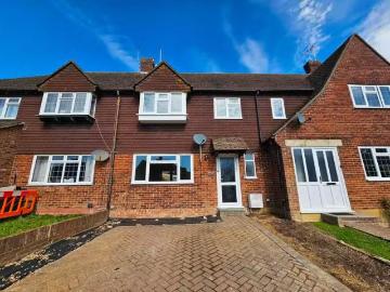 3 bedroom terraced house for rent in Harebeating Drive, Hailsh.