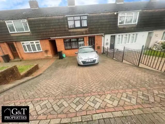 3 bedroom terraced house for rent in Heath Road, Dudley, DY2