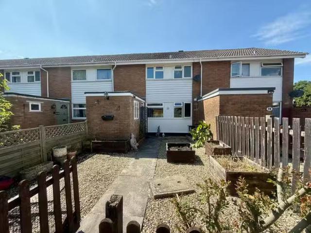 3 bedroom terraced house for rent in Helyar Close, Glastonbury.