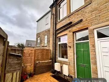 3 bedroom terraced house for rent in High Street, Idle, Bradfo.